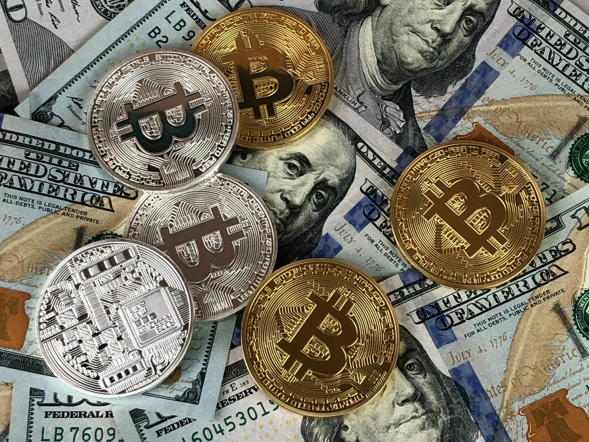 Bitcoin-mynt som symboliserar kryptovaluta