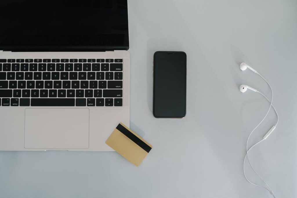 Person som spelar säkert på nätet